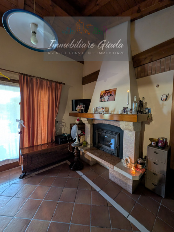 VENDITA IN ESCLUSIVA .
Immersa nella verdeggiante bellezza del centro di Gaiarine, proponiamo in ...