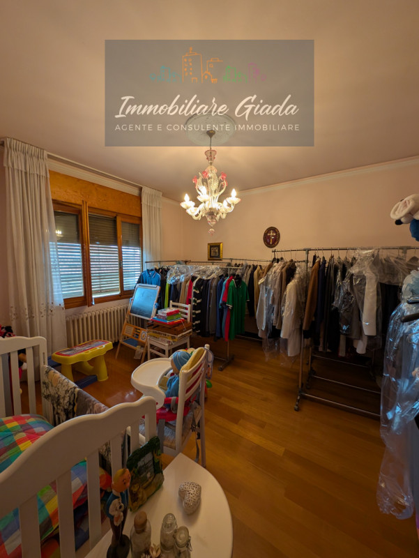 VENDITA IN ESCLUSIVA .
Immersa nella verdeggiante bellezza del centro di Gaiarine, proponiamo in ...