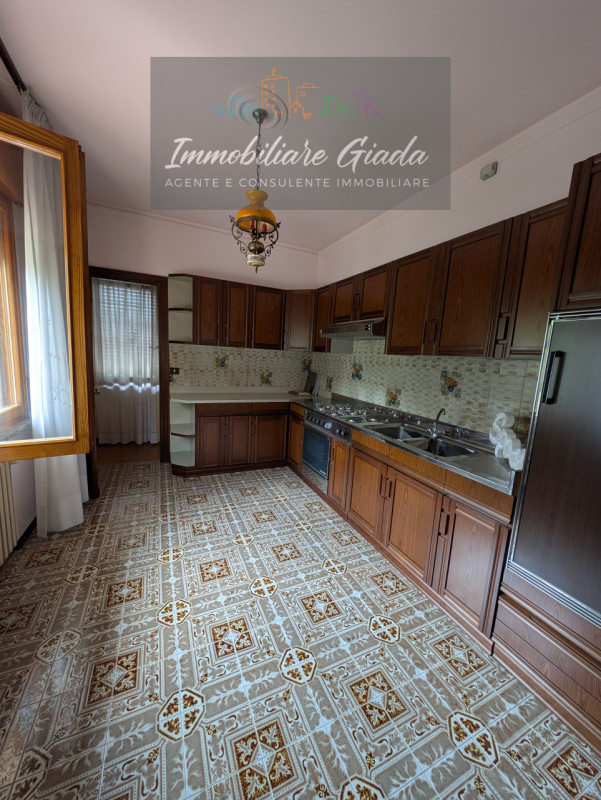 VENDITA IN ESCLUSIVA .
Immersa nella verdeggiante bellezza del centro di Gaiarine, proponiamo in ...