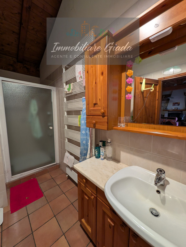 VENDITA IN ESCLUSIVA .
Immersa nella verdeggiante bellezza del centro di Gaiarine, proponiamo in ...