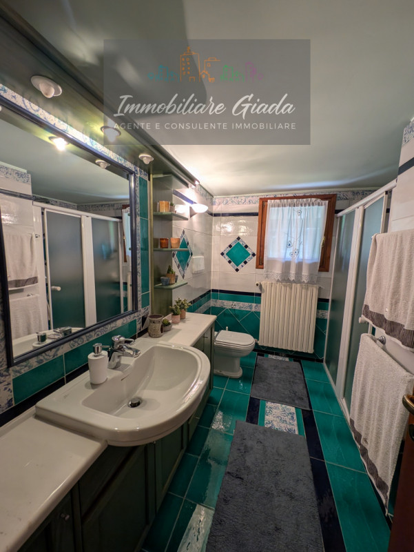 VENDITA IN ESCLUSIVA .
Immersa nella verdeggiante bellezza del centro di Gaiarine, proponiamo in ...