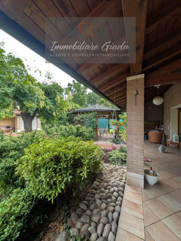 VENDITA IN ESCLUSIVA .
Immersa nella verdeggiante bellezza del centro di Gaiarine, proponiamo in ...