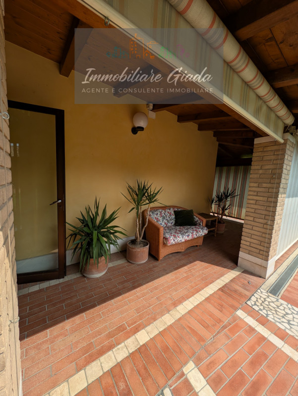 VENDITA IN ESCLUSIVA .
Immersa nella verdeggiante bellezza del centro di Gaiarine, proponiamo in ...