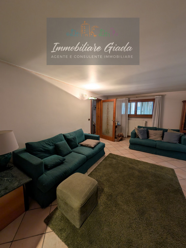 VENDITA IN ESCLUSIVA .
Immersa nella verdeggiante bellezza del centro di Gaiarine, proponiamo in ...