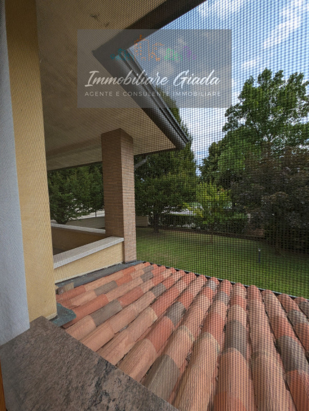 VENDITA IN ESCLUSIVA .
Immersa nella verdeggiante bellezza del centro di Gaiarine, proponiamo in ...