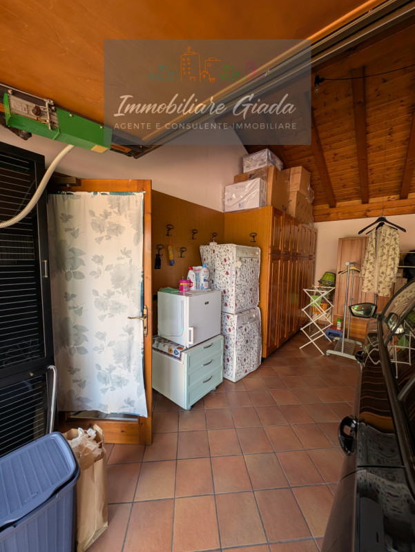 Immersa nella verdeggiante bellezza del centro di Gaiarine, proponiamo in vendita una villa singo...