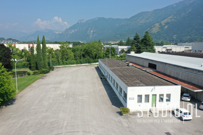 Proponiamo in vendita un capannone industriale situato nel Comune di Chiuppano, in posizione stra...