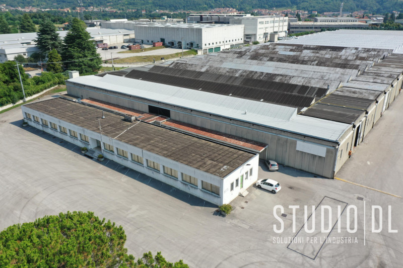 Proponiamo in vendita un capannone industriale situato nel Comune di Chiuppano, in posizione stra...