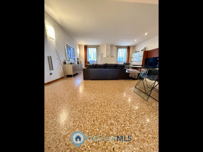 Immobile in esclusiva al Gruppo Padova MLS
PONSO: paesino a 5 km da Este, contesto silenzioso ed ...