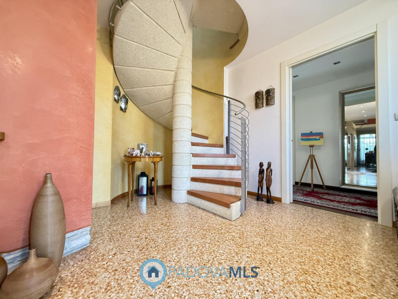 Immobile in esclusiva al Gruppo Padova MLS
PONSO: paesino a 5 km da Este, contesto silenzioso ed ...