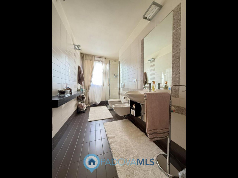 Immobile in esclusiva al Gruppo Padova MLS
PONSO: paesino a 5 km da Este, contesto silenzioso ed ...