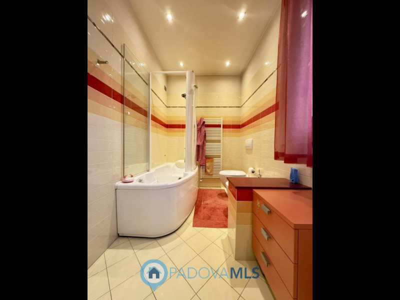 Immobile in esclusiva al Gruppo Padova MLS
PONSO: paesino a 5 km da Este, contesto silenzioso ed ...