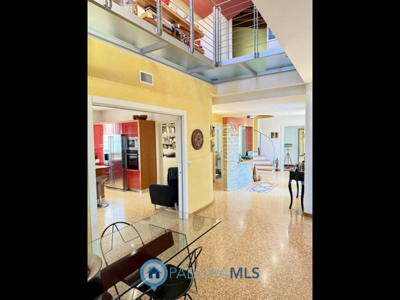 Immobile in esclusiva al Gruppo Padova MLS
PONSO: paesino a 5 km da Este, contesto silenzioso ed ...