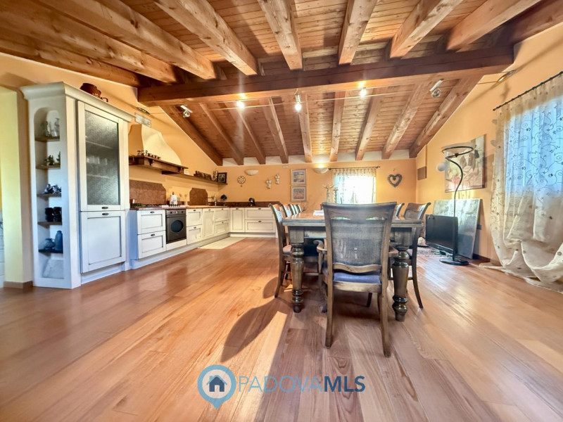 Immobile in esclusiva al Gruppo Padova MLS
PONSO: paesino a 5 km da Este, contesto silenzioso ed ...