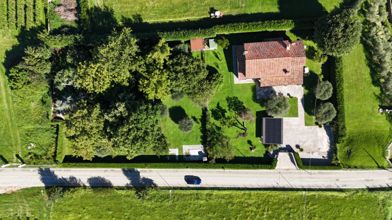 Rif.BC234  (Per info: Daniel +39 3939878704)

Proponiamo in vendita una VILLA SINGOLA immersa nel...