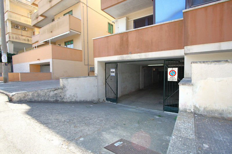 Gallipoli Vendita Garage doppio