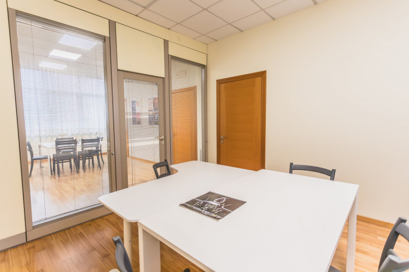 Nel prestigioso contesto del centro direzionale di Vicenza Ovest Palazzo ORO, proponiamo in vendi...