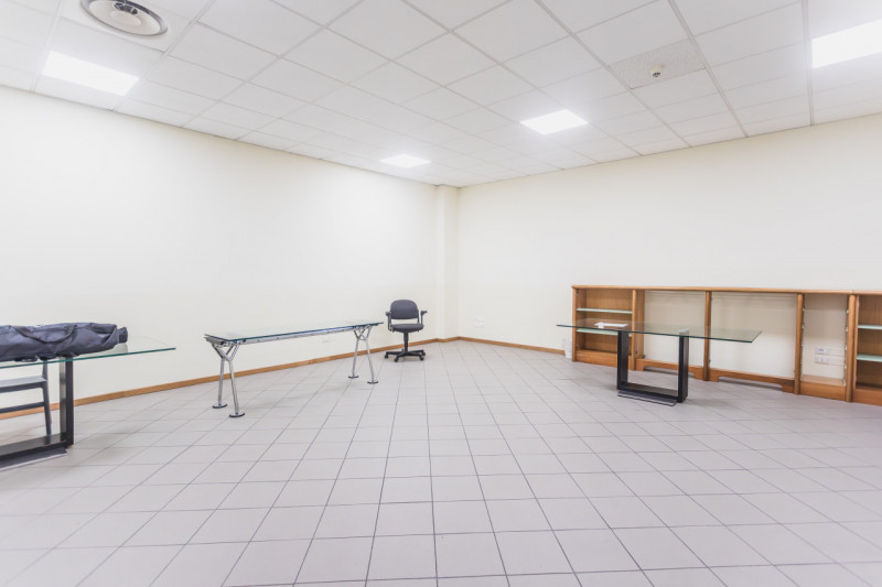 Nel prestigioso contesto del centro direzionale di Vicenza Ovest Palazzo ORO, proponiamo in vendi...