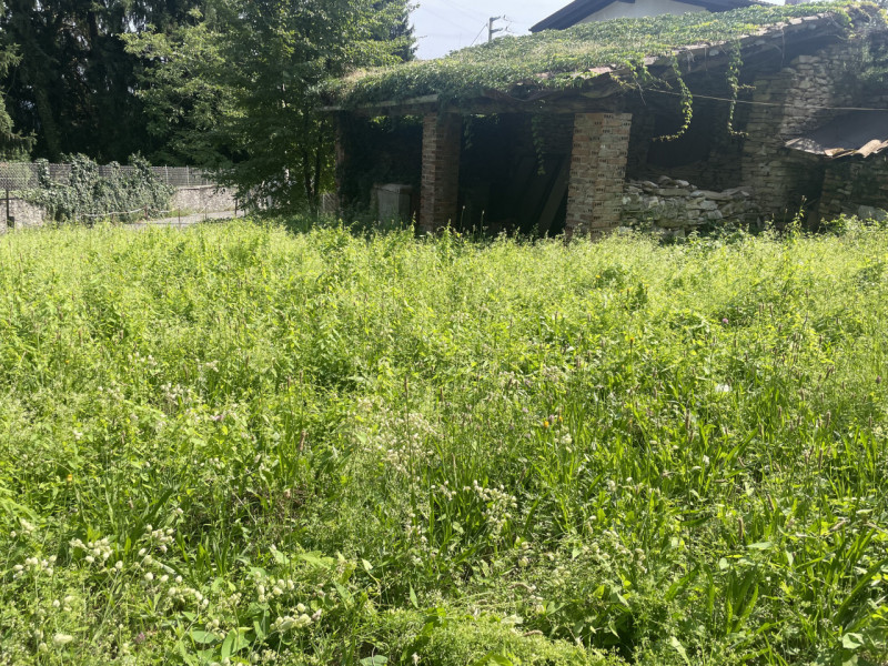 A pochi passi dal centro di Caniezza in zona panoramica siamo a proporre in vendita un rustico ti...