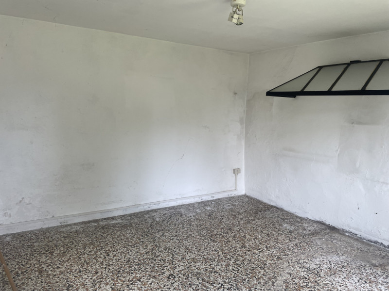 A pochi passi dal centro di Caniezza in zona panoramica siamo a proporre in vendita un rustico ti...