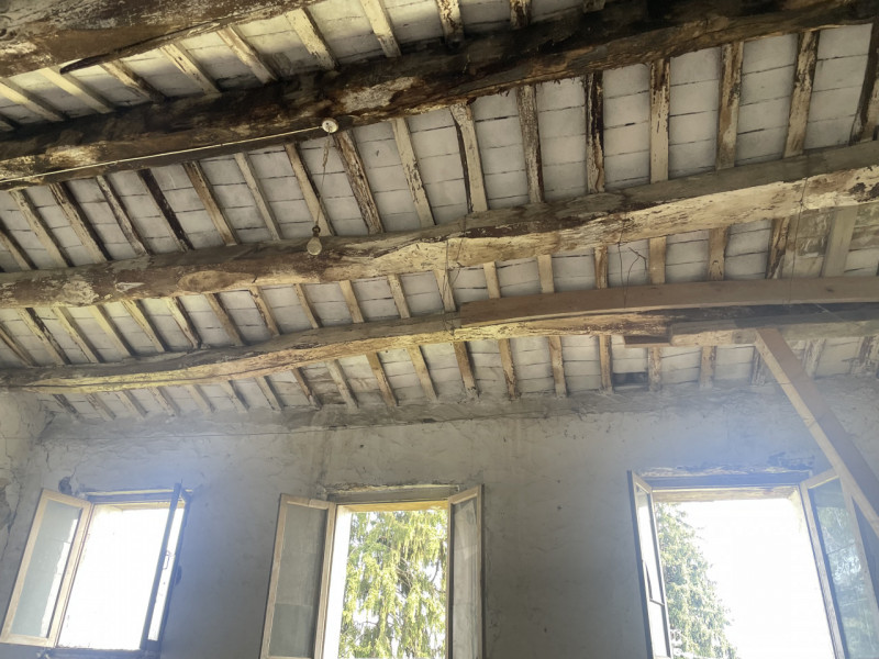 A pochi passi dal centro di Caniezza in zona panoramica siamo a proporre in vendita un rustico ti...