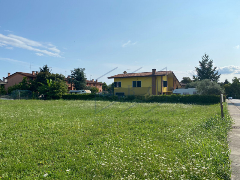 FRATTINA DI PRAVISDOMINI (PN)
A Frattina di Pravisdomini in zona residenziale, proponiamo in vend...