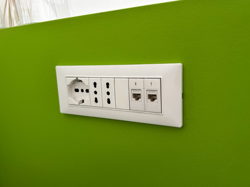 Dove il passante diventa cliente: la tua vetrina su Corso delle Terme.
All’interno di un compless...