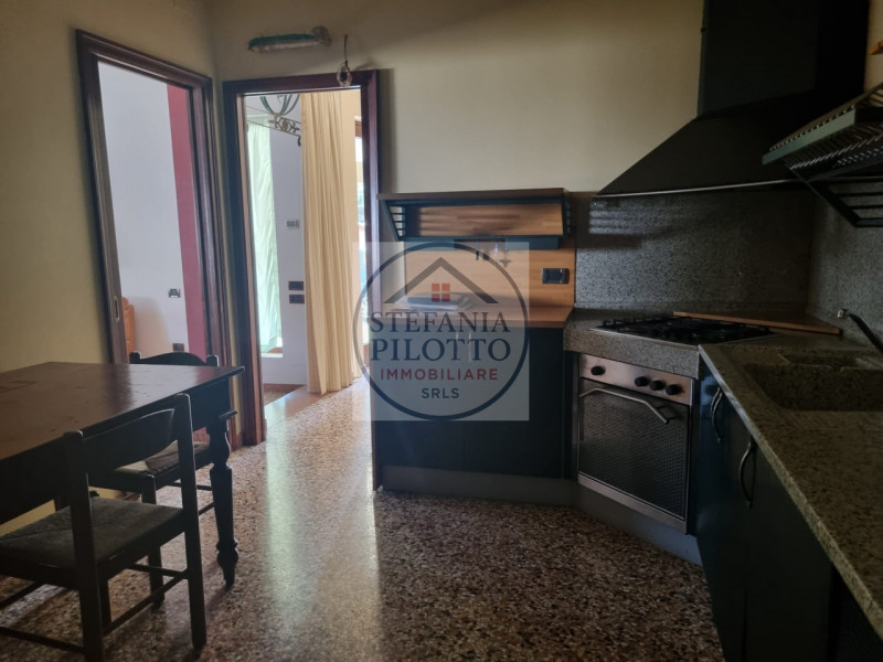 Arcella Sant'Antonino- Stefania Pilotto Immobiliare propone in affitto stanza singola in villa co...