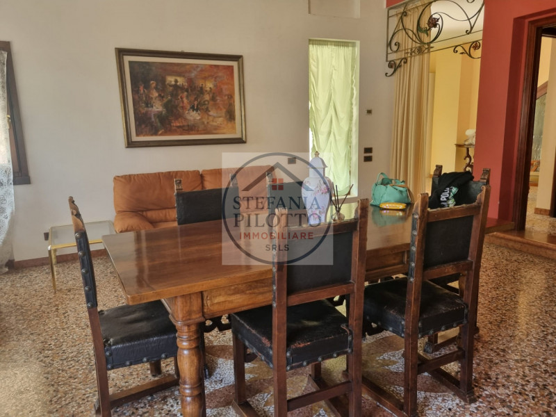 Arcella Sant'Antonino- Stefania Pilotto Immobiliare propone in affitto stanza singola in villa co...