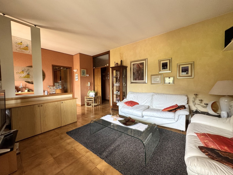 Casa immersa nel verde

Trattative riservate Immobiliare Unica Colceresa via Marconi 2 - 04241590...