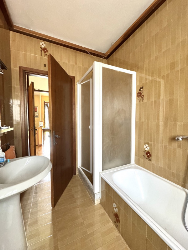 Casa immersa nel verde

Trattative riservate Immobiliare Unica Colceresa via Marconi 2 - 04241590...