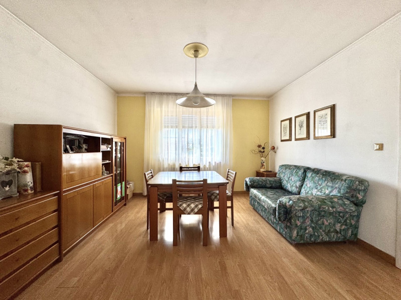 Casa immersa nel verde

Trattative riservate Immobiliare Unica Colceresa via Marconi 2 - 04241590...