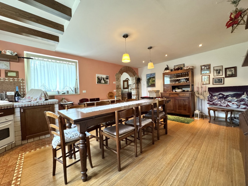 Casa immersa nel verde

Trattative riservate Immobiliare Unica Colceresa via Marconi 2 - 04241590...