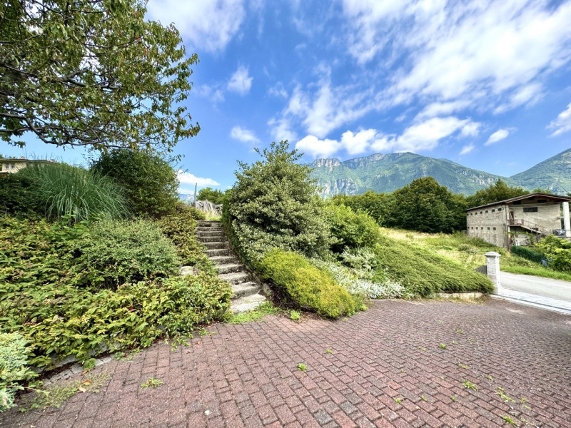 Casa immersa nel verde

Trattative riservate Immobiliare Unica Colceresa via Marconi 2 - 04241590...