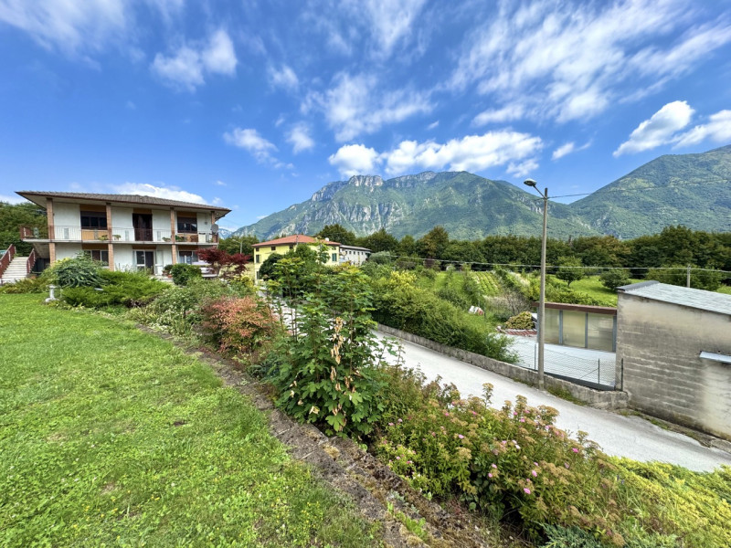 Casa immersa nel verde

Trattative riservate Immobiliare Unica Colceresa via Marconi 2 - 04241590...