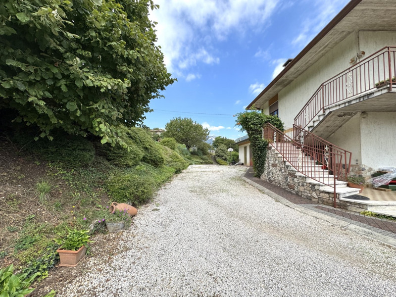 Casa immersa nel verde

Trattative riservate Immobiliare Unica Colceresa via Marconi 2 - 04241590...