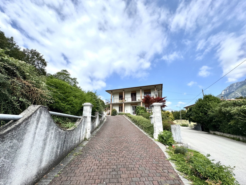 Casa immersa nel verde

Trattative riservate Immobiliare Unica Colceresa via Marconi 2 - 04241590...