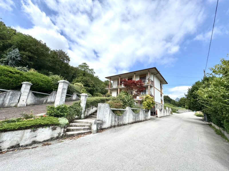 Casa immersa nel verde

Trattative riservate Immobiliare Unica Colceresa via Marconi 2 - 04241590...