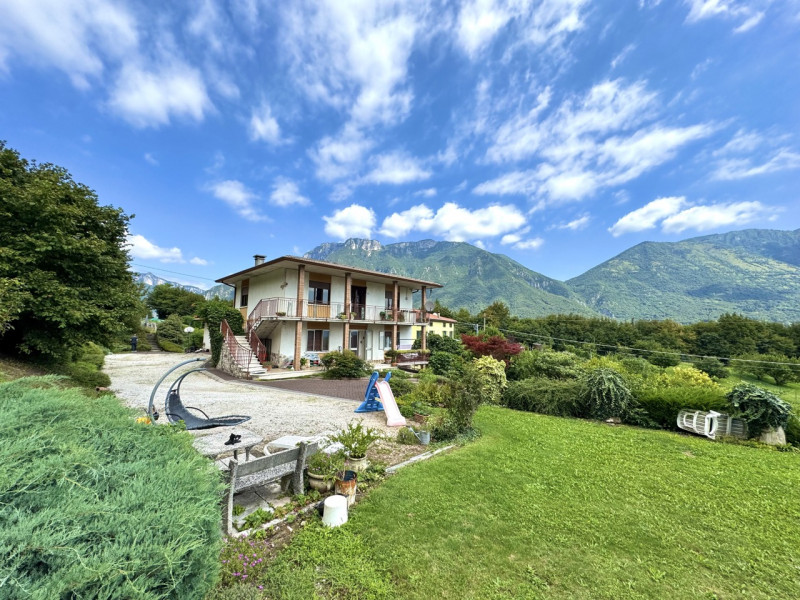 Casa immersa nel verde

Trattative riservate Immobiliare Unica Colceresa via Marconi 2 - 04241590...