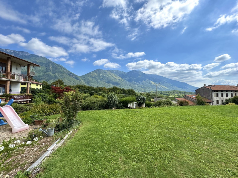 Casa immersa nel verde

Trattative riservate Immobiliare Unica Colceresa via Marconi 2 - 04241590...