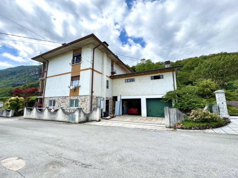 Casa immersa nel verde

Trattative riservate Immobiliare Unica Colceresa via Marconi 2 - 04241590...