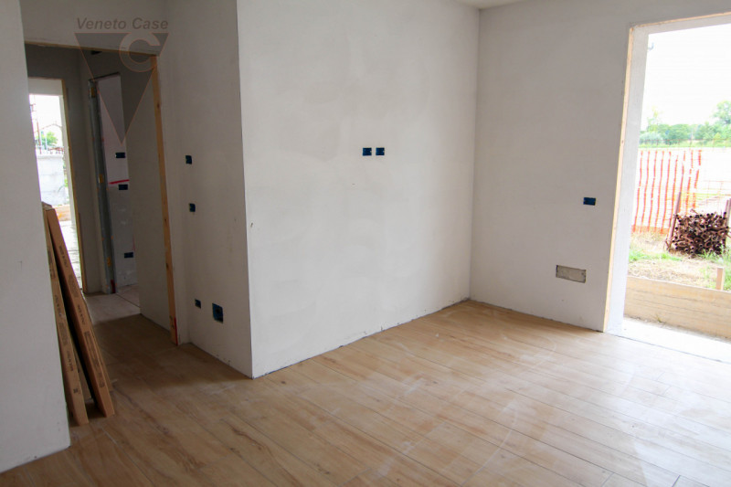 In un tranquillo contesto residenziale di Arzergrande, proponiamo in vendita un moderno appartame...