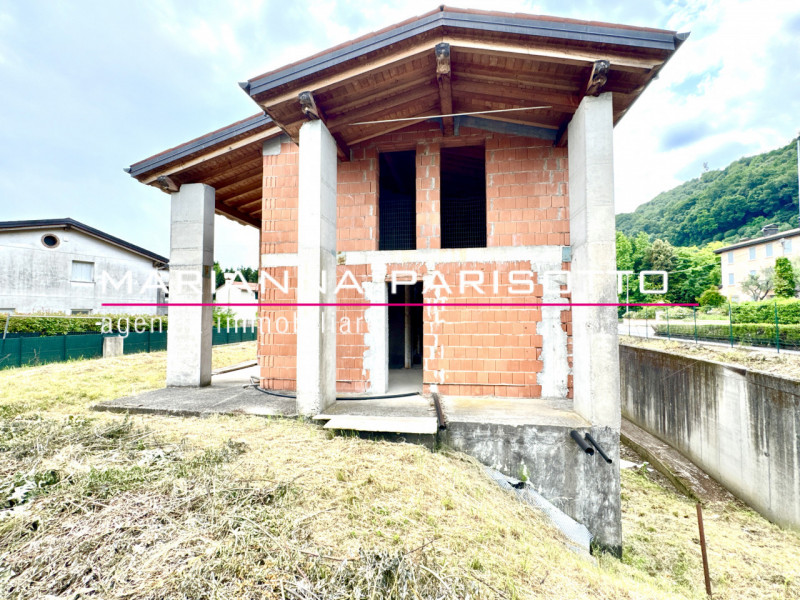 Immagina di costruire la tua casa nel cuore della Destra Brenta, circondata dal verde, dalla quie...