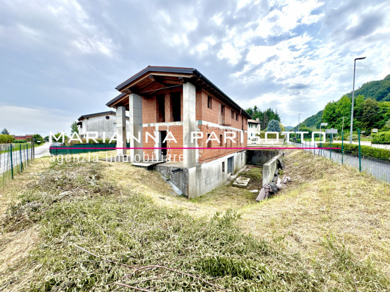 Immagina di costruire la tua casa nel cuore della Destra Brenta, circondata dal verde, dalla quie...