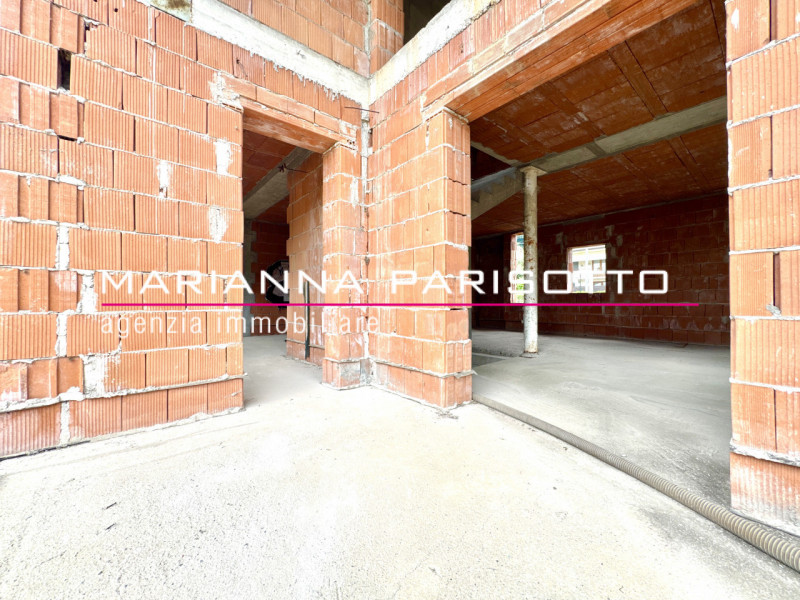 Immagina di costruire la tua casa nel cuore della Destra Brenta, circondata dal verde, dalla quie...