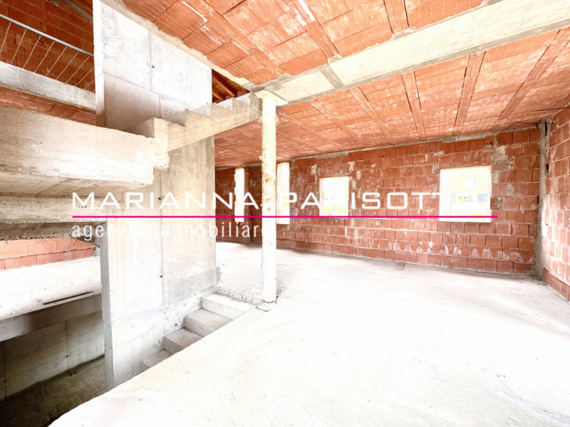 Immagina di costruire la tua casa nel cuore della Destra Brenta, circondata dal verde, dalla quie...