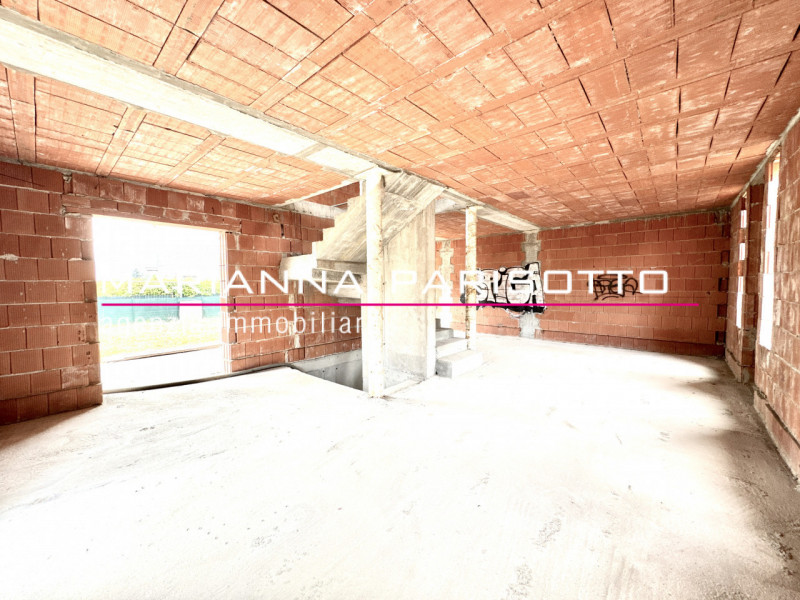 Immagina di costruire la tua casa nel cuore della Destra Brenta, circondata dal verde, dalla quie...