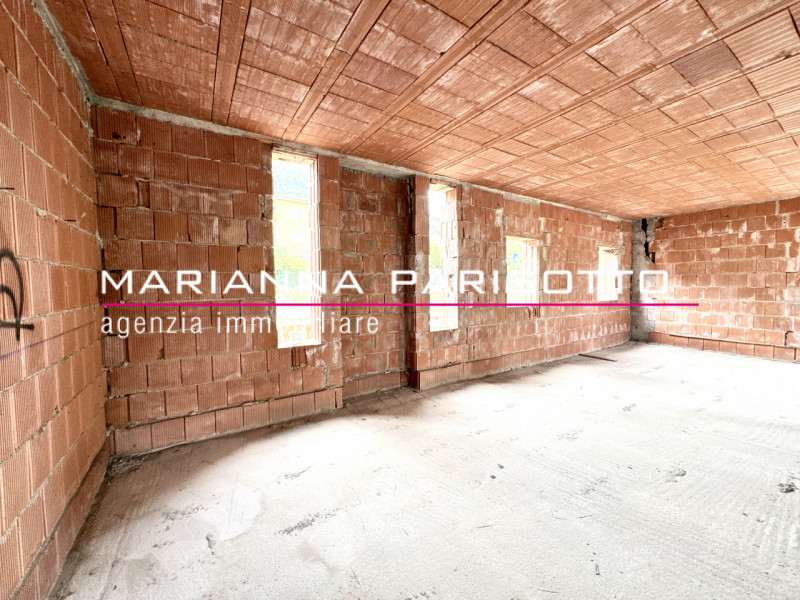 Immagina di costruire la tua casa nel cuore della Destra Brenta, circondata dal verde, dalla quie...