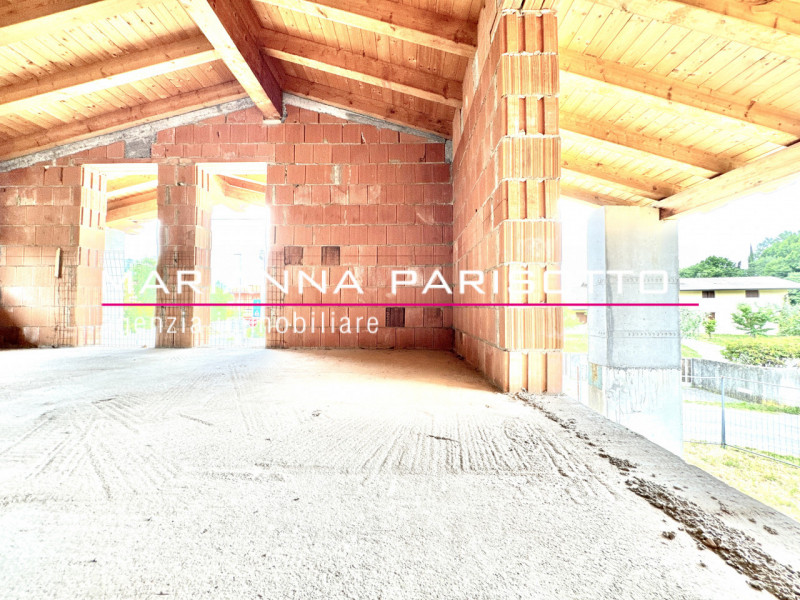 Immagina di costruire la tua casa nel cuore della Destra Brenta, circondata dal verde, dalla quie...