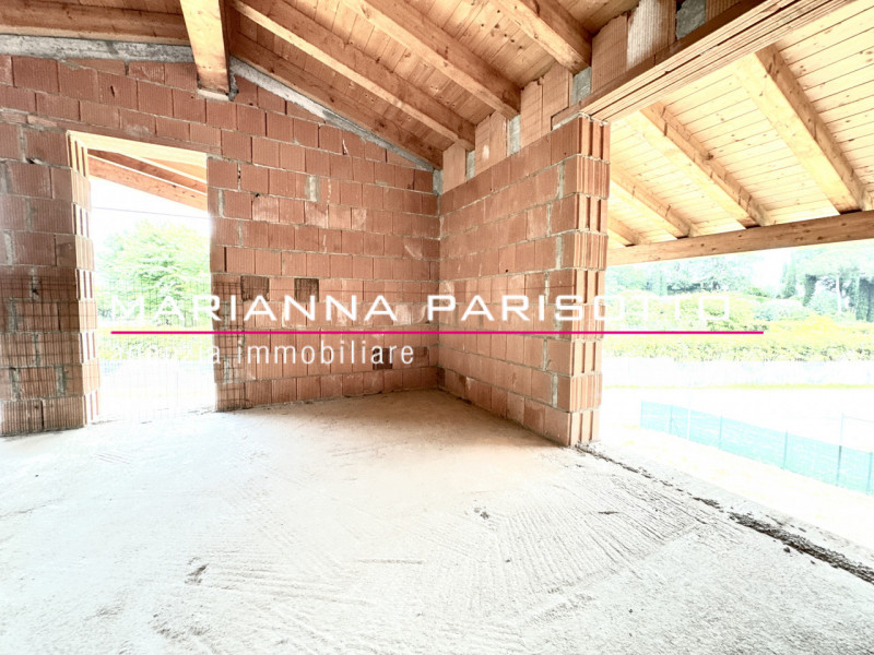 Immagina di costruire la tua casa nel cuore della Destra Brenta, circondata dal verde, dalla quie...